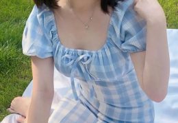 舒纯小姐姐,时尚潮流的引领者，魅力四射的时尚偶像